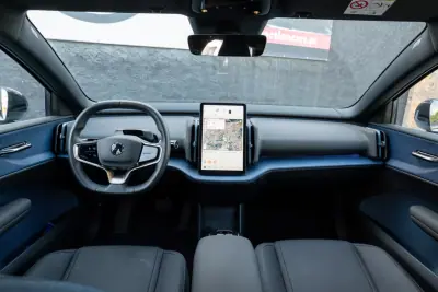 Volvo EX 30 2024 - 31900 EUR, 28000 km - AUTO.MOTO.pt - 28000km - foto 8 de 26