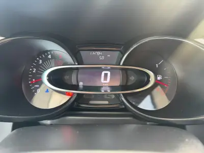 Renault Clio 2016 - 9990 EUR, 114000 km - AUTO.MOTO.pt - 114000km - foto 19 de 22