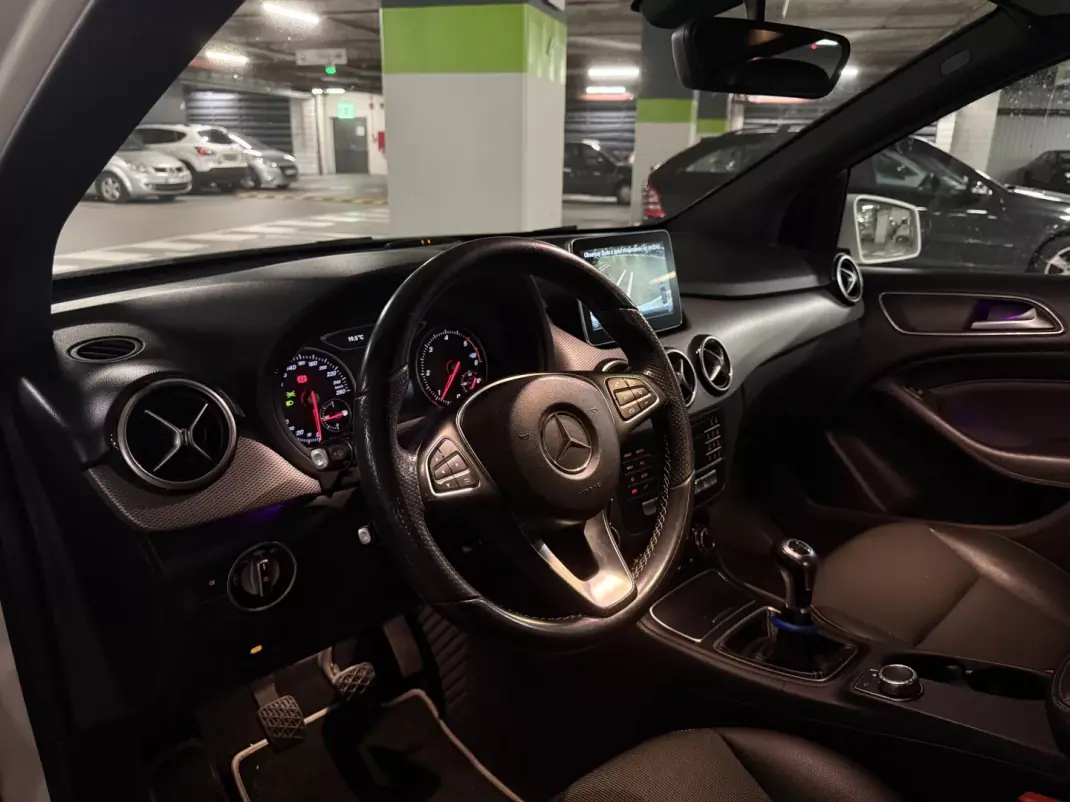 Mercedes-Benz B 180 2015 - 12000 EUR, 198400 km - AUTO.MOTO.pt - 198400km - foto 5 de 10
