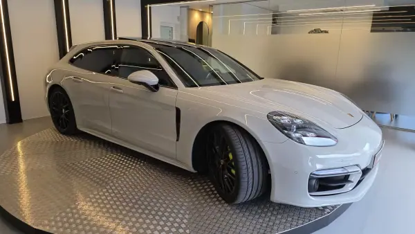 Porsche Panamera Sport Turismo 2024 - 119900 EUR, 45564 km - AUTO.MOTO.pt - 45564km - foto 21 de 63