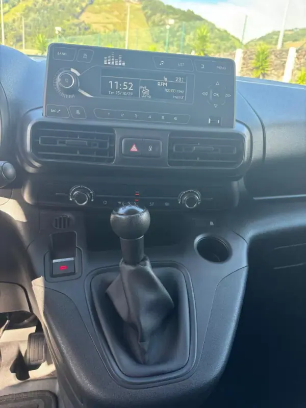 Citroën Berlingo 2020 - 18490 EUR, 101460 km - AUTO.MOTO.pt - 101460km - foto 8 de 12