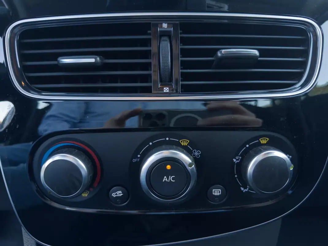 Renault Clio VAN 1.5 Blue DCi AIR NAV 2017 - 8990 EUR, 231000 km - AUTO.MOTO.pt - 231000km - foto 16 de 26