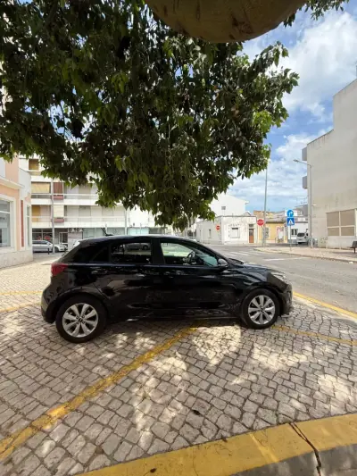 Kia Rio 2021 - 17250 EUR, 35000 km - AUTO.MOTO.pt - 35000km - foto 4 de 11