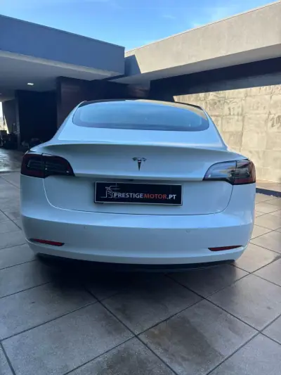 Tesla Model 3 2019 - 22900 EUR, 117000 km - AUTO.MOTO.pt - 117000km - foto 5 de 27