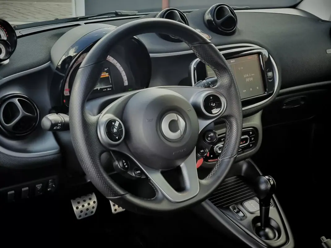 Smart ForTwo Coupé 2021 - 9950 EUR, 102000 km - 102000km - foto 19 de 32