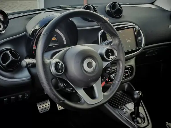 Smart ForTwo Coupé 2021 - 9950 EUR, 102000 km - AUTO.MOTO.pt - 102000km - foto 19 de 32