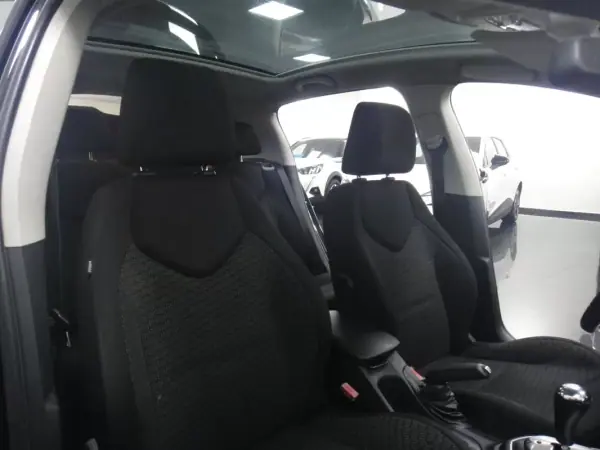 Peugeot 308 2012 - 7250 EUR, 172520 km - AUTO.MOTO.pt - 172520km - foto 46 de 50