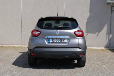 Renault Captur 2015 - 11850 EUR, 76500 km - AUTO.MOTO.pt - 76500km - foto 7 de 24