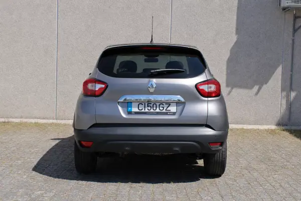 Renault Captur 2015 - 11850 EUR, 76500 km - AUTO.MOTO.pt - 76500km - foto 7 de 24
