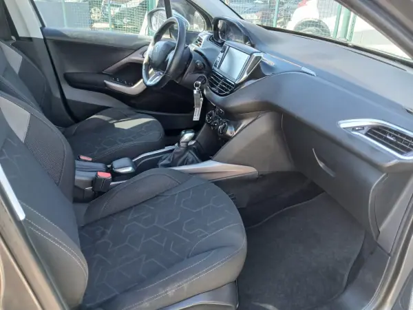 Peugeot 2008 2015 - 8450 EUR, 67397 km - AUTO.MOTO.pt - 67397km - foto 23 de 26