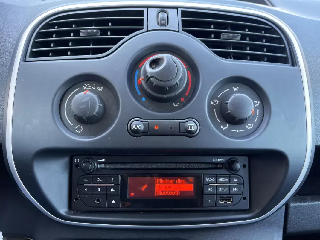 Renault 2021 - 14990 EUR, 90915 km - AUTO.MOTO.pt - 90915km - foto 13 de 17