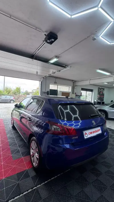 Peugeot 308 2020 - 10900 EUR, 133000 km - AUTO.MOTO.pt - 133000km - foto 6 de 10