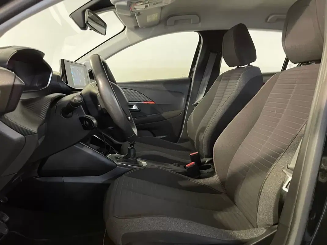 Peugeot 208 2022 - 13450 EUR, 145000 km - AUTO.MOTO.pt - 145000km - foto 11 de 29