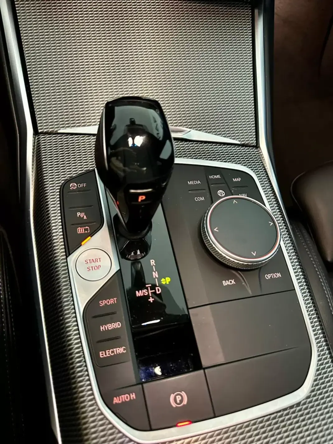 BMW 330e 2019 - 29750 EUR, 99000 km - AUTO.MOTO.pt - 99000km - foto 20 de 46