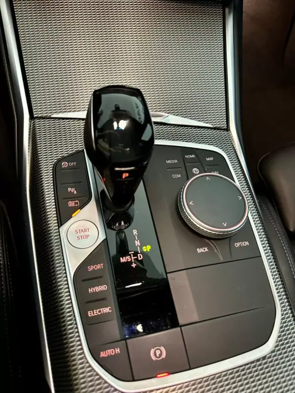 BMW 330e 2019 - 29750 EUR, 99000 km - AUTO.MOTO.pt - 99000km - foto 20 de 46
