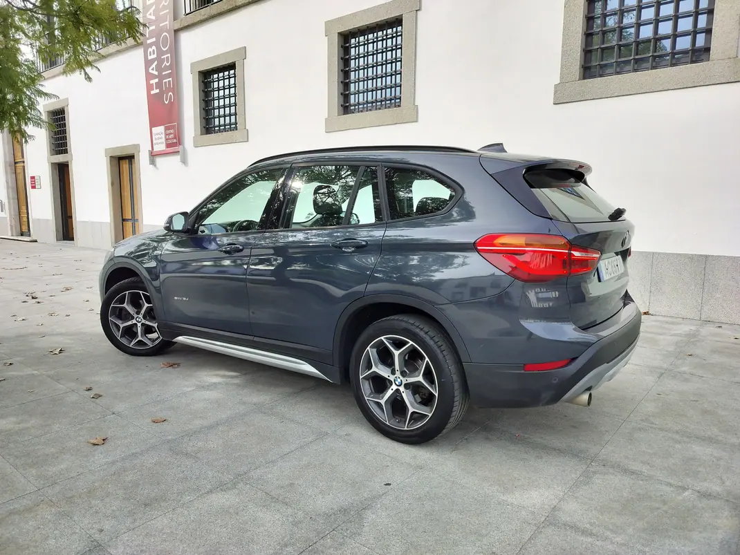 BMW X1 2017 - 14000 EUR, 220000 km - 220000km - foto 3 de 11