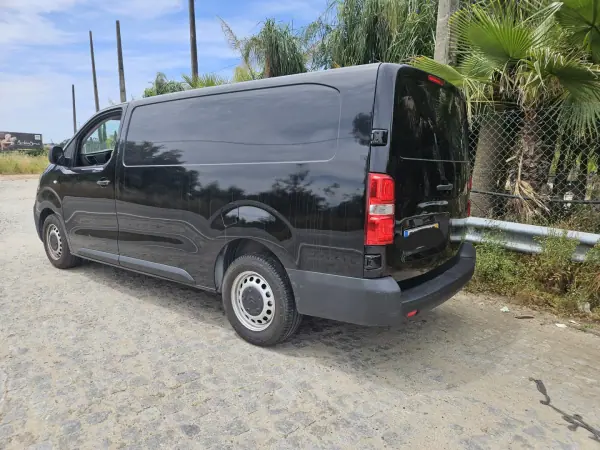 Citroën Jumpy 2017 - 13500 EUR, 245000 km - AUTO.MOTO.pt - 245000km - foto 5 de 11