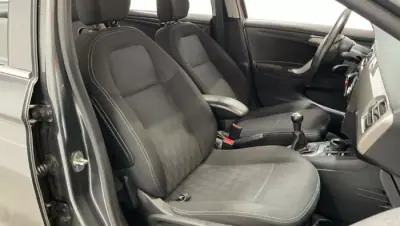 Citroën C-Elysée 2016 - 9490 EUR, 97000 km - AUTO.MOTO.pt - 97000km - foto 13 de 17