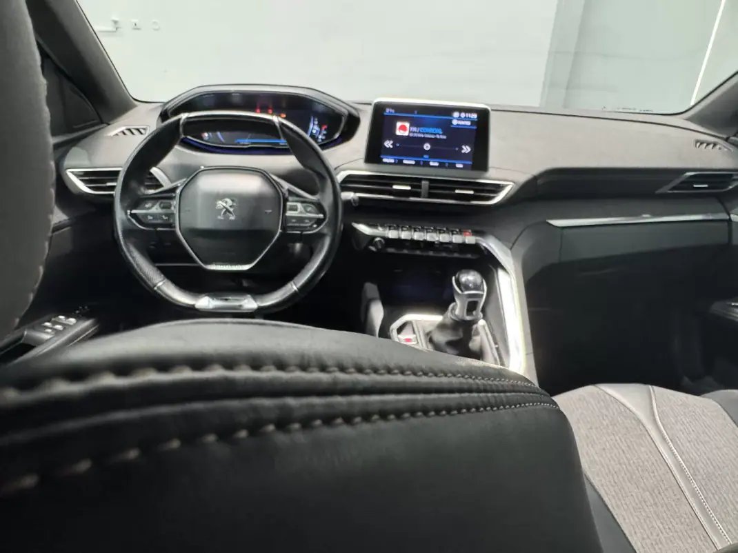 Peugeot 3008 2018 - 16990 EUR, 121000 km - AUTO.MOTO.pt - 121000km - foto 18 de 31