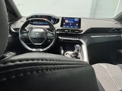 Peugeot 3008 2018 - 16990 EUR, 121000 km - AUTO.MOTO.pt - 121000km - foto 18 de 31