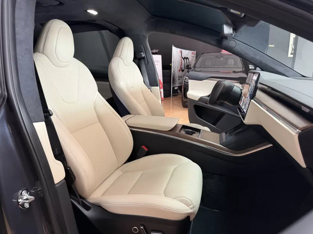Tesla Model X 2023 - 75000 EUR, 99874 km - AUTO.MOTO.pt - 99874km - foto 8 de 14