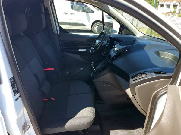 Ford Transit Connect 2018 - 12900 EUR, 138000 km - AUTO.MOTO.pt - 138000km - foto 20 de 37