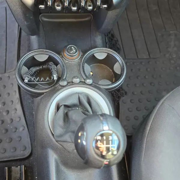 MINI One 2011 - 7980 EUR, 246729 km - AUTO.MOTO.pt - 246729km - foto 5 de 8