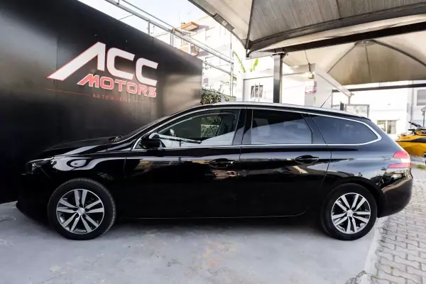 Peugeot 308 SW 2020 - 15450 EUR, 102000 km - AUTO.MOTO.pt - 102000km - foto 2 de 11