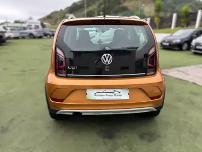 Volkswagen Cross Up! 2018 - 13990 EUR, 101322 km - AUTO.MOTO.pt - 101322km - foto 4 de 14