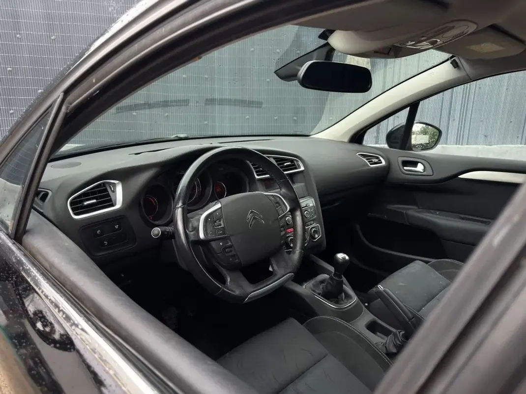 Citroën C4 2011 - 8750 EUR, 165000 km - AUTO.MOTO.pt - 165000km - foto 4 de 14