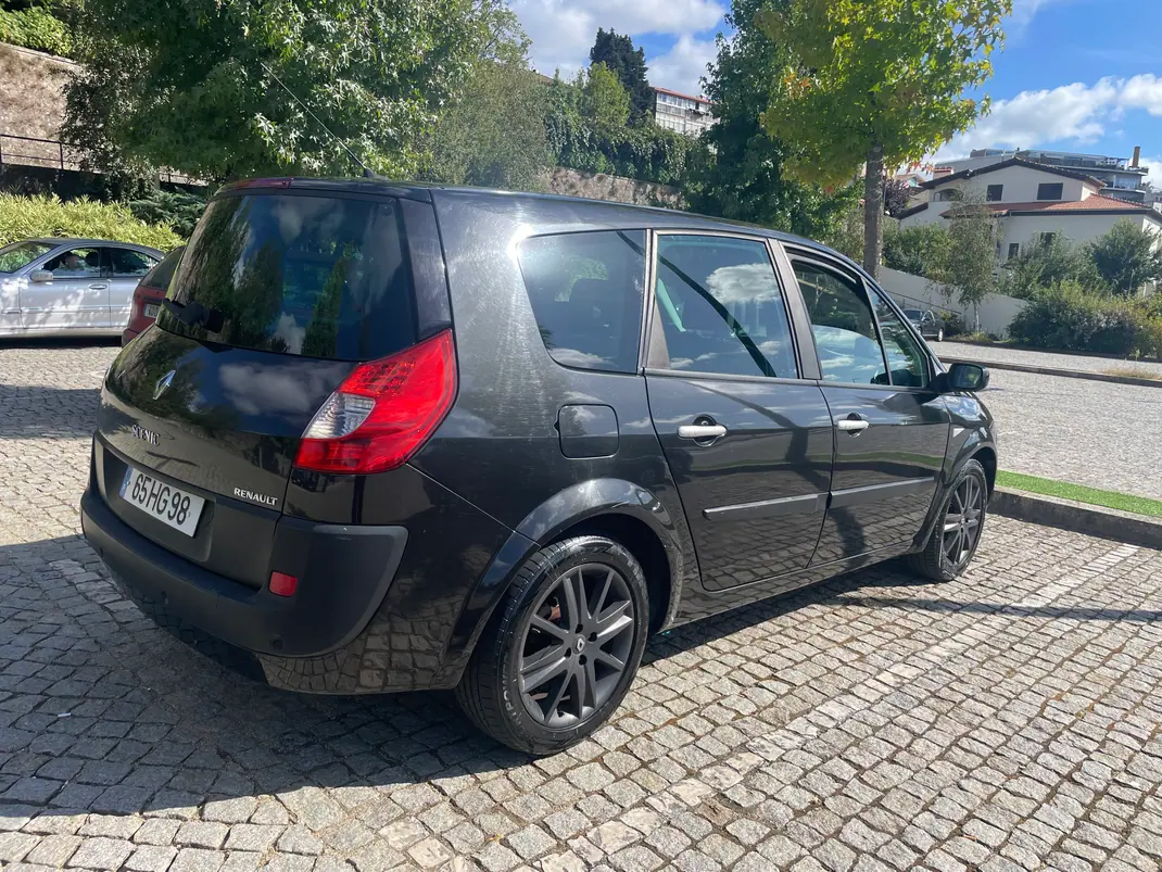 Renault Scénic 2009 - 4990 EUR, 245000 km - AUTO.MOTO.pt - 245000km - foto 6 de 13