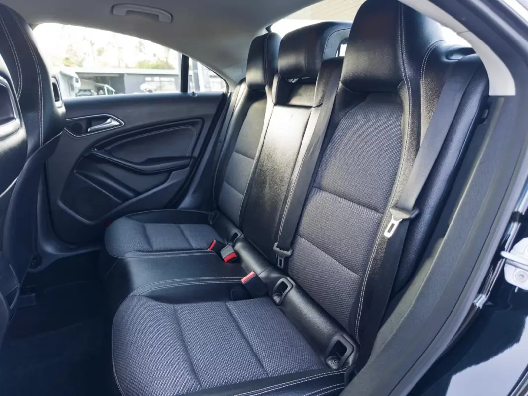 Mercedes-Benz CLA 180 2014 - 16990 EUR, 145000 km - AUTO.MOTO.pt - 145000km - foto 30 de 32