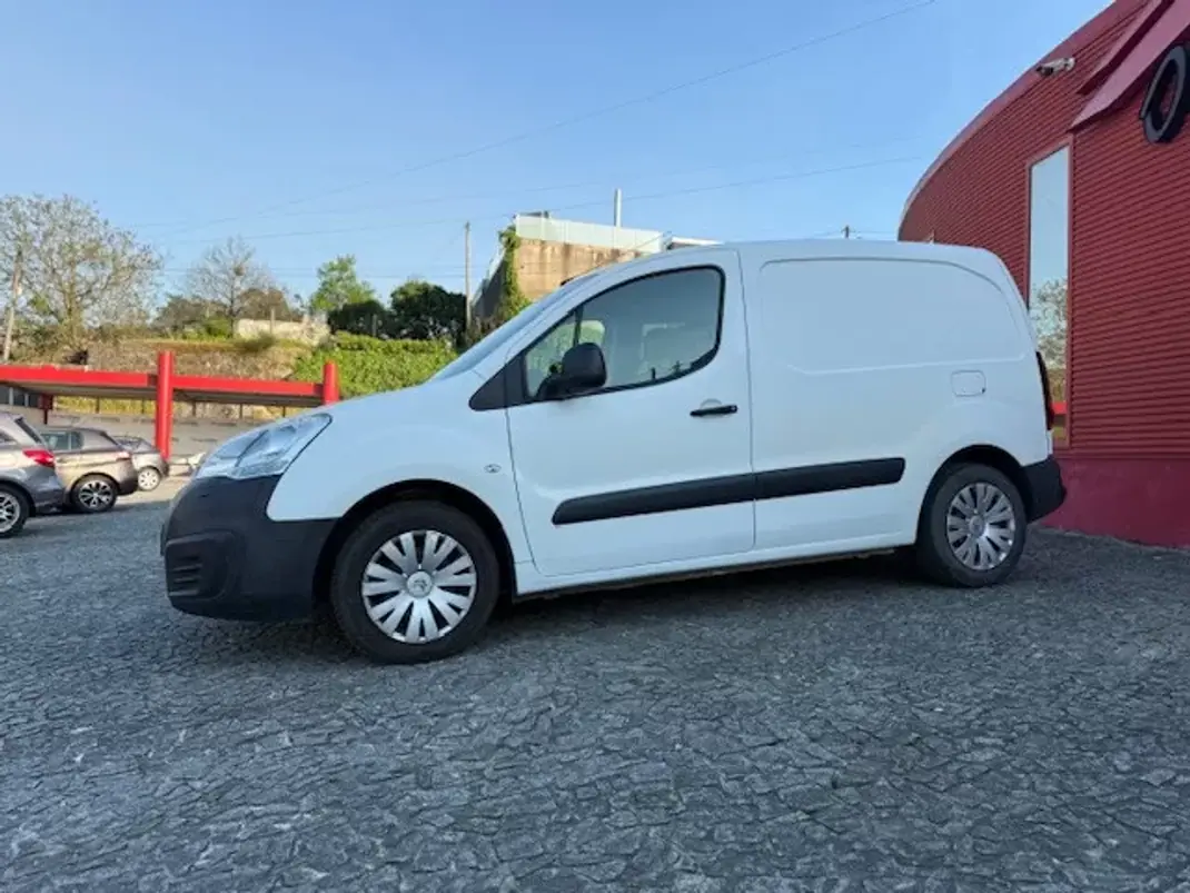 Citroën Berlingo 2017 - 9900 EUR, 176000 km - AUTO.MOTO.pt - 176000km - foto 9 de 10