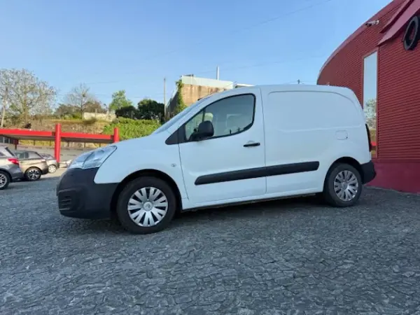 Citroën Berlingo 2017 - 11900 EUR, 176000 km - AUTO.MOTO.pt - 176000km - foto 9 de 10