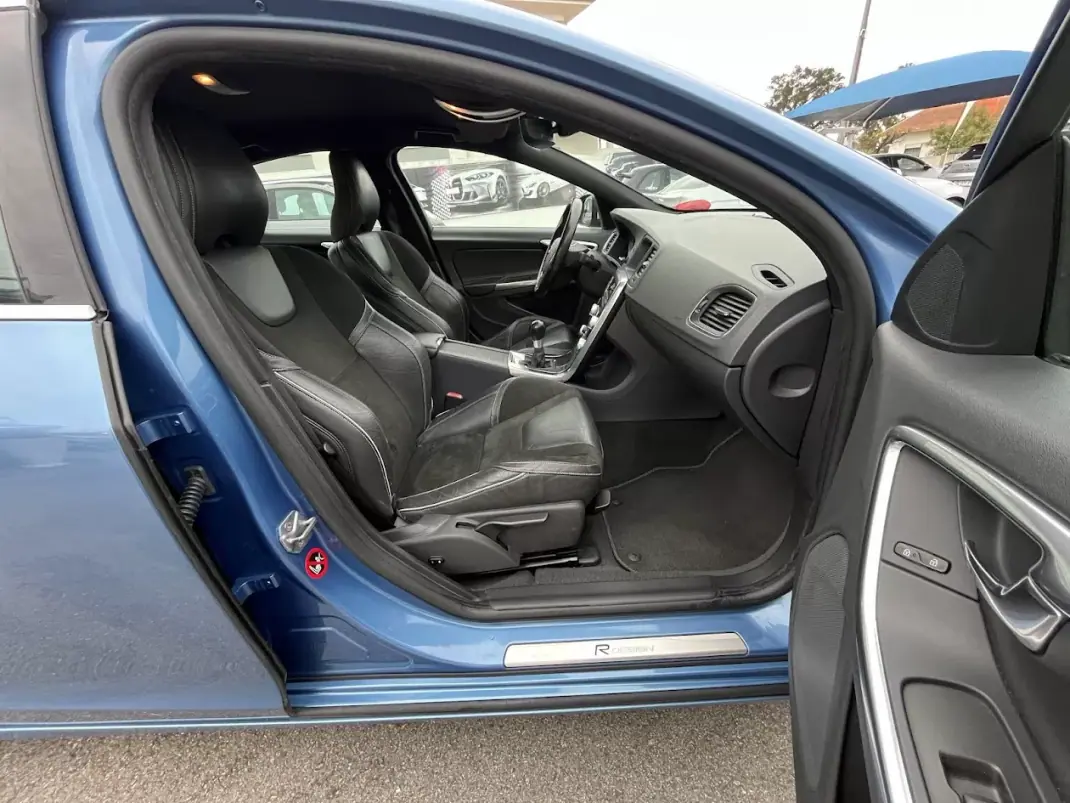 Volvo S60 2015 - 11950 EUR, 225000 km - AUTO.MOTO.pt - 225000km - foto 32 de 53