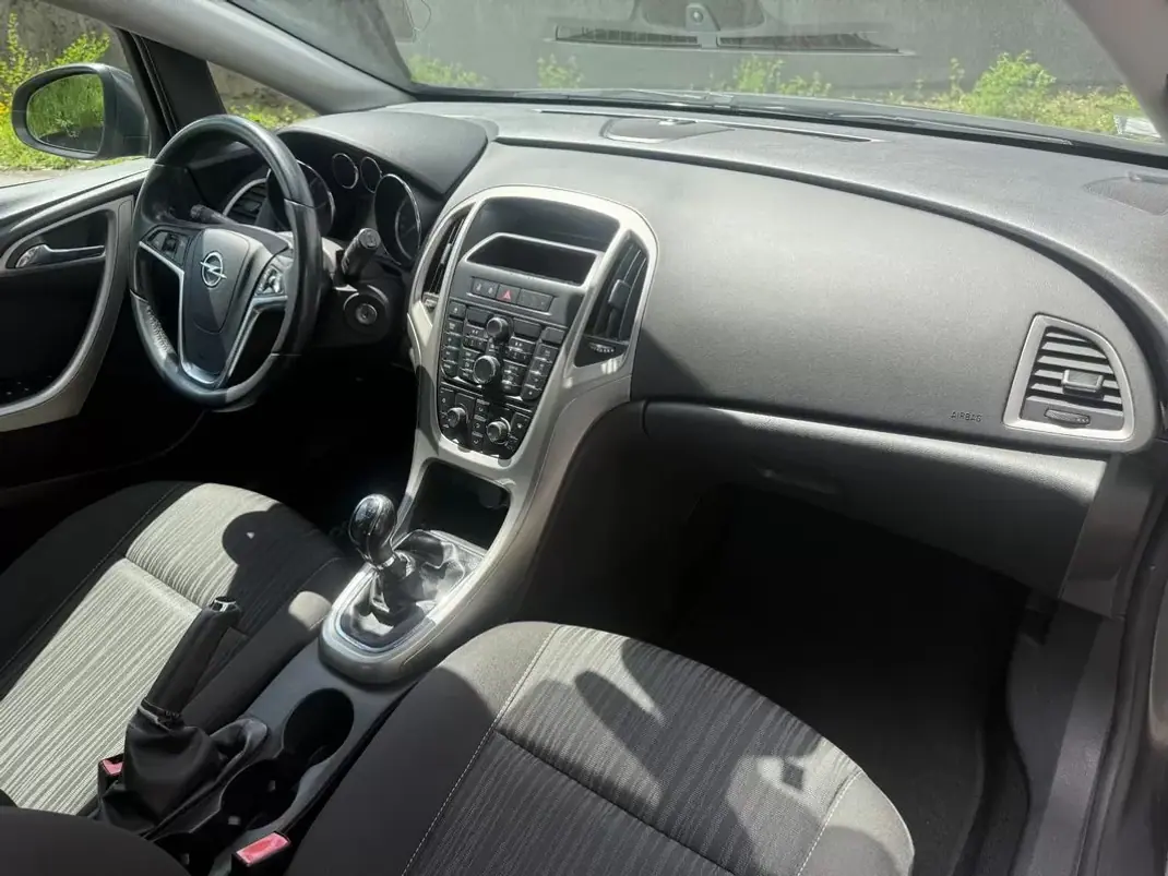 Opel Astra 2010 - 5990 EUR, 175000 km - AUTO.MOTO.pt - 175000km - foto 13 de 22