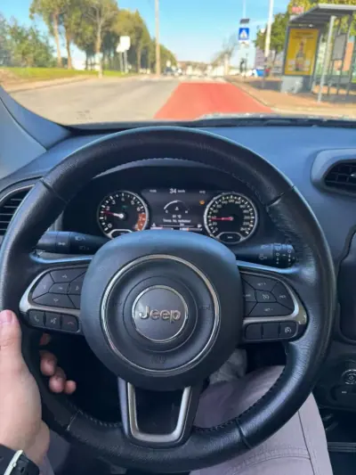Jeep Renegade 2019 - 14450 EUR, 100000 km - AUTO.MOTO.pt - 100000km - foto 4 de 6