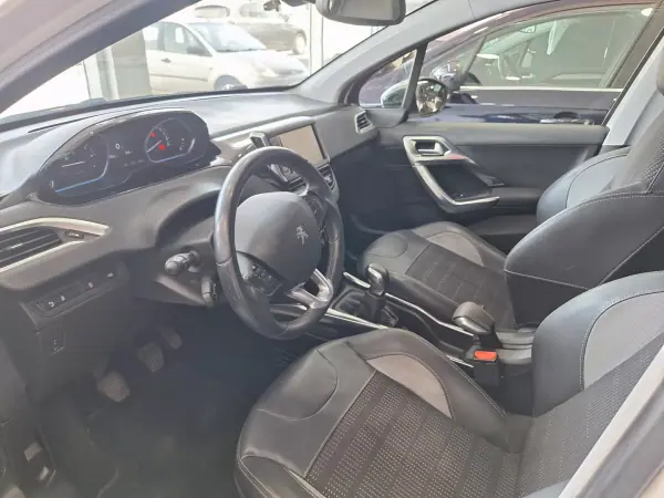 Peugeot 2008 2015 - 8900 EUR, 108000 km - AUTO.MOTO.pt - 108000km - foto 17 de 18