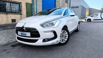 Citroën DS5 2015 - 10900 EUR, 175000 km - AUTO.MOTO.pt - 175000km - foto 10 de 17