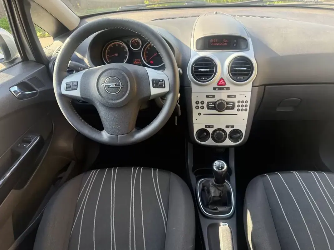 Opel Corsa 2010 - 5100 EUR, 183000 km - AUTO.MOTO.pt - 183000km - foto 16 de 23