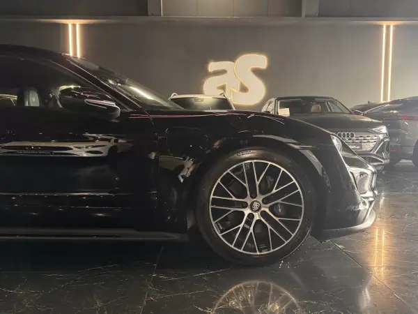 Porsche Taycan 2023 - 76875 EUR, 39100 km - AUTO.MOTO.pt - 39100km - foto 6 de 36