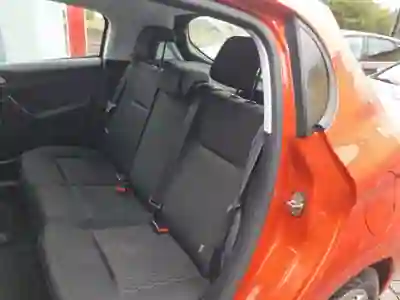 Peugeot 208 2018 - 8000 EUR, 97000 km - AUTO.MOTO.pt - 97000km - foto 15 de 15