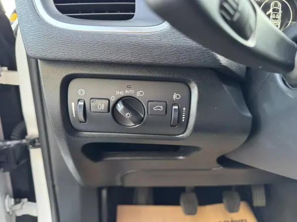 Volvo V40 Cross Country 2014 - 13500 EUR, 149000 km - AUTO.MOTO.pt - 149000km - foto 27 de 34