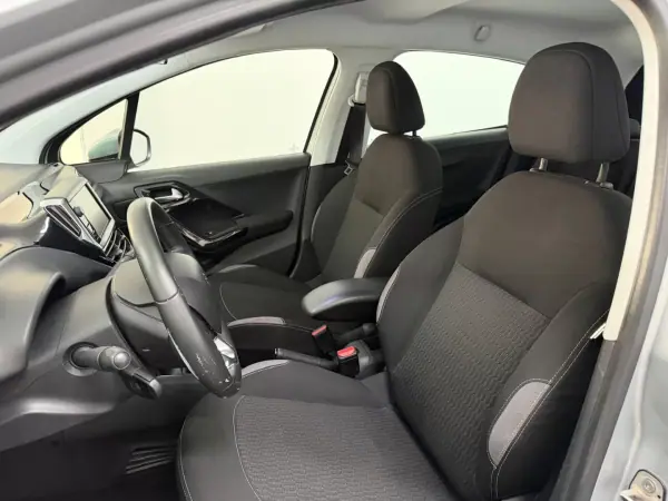 Peugeot 208 2015 - 8500 EUR, 152000 km - 152000km - foto 14 de 26