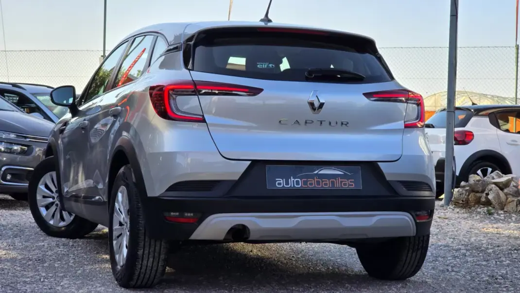 Renault Captur 2020 - 16000 EUR, 75000 km - AUTO.MOTO.pt - 75000km - foto 5 de 21