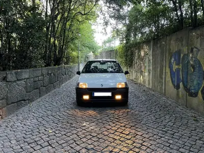 Renault Clio 1993 - 3900 EUR, 283000 km - AUTO.MOTO.pt - 283000km - foto 33 de 39
