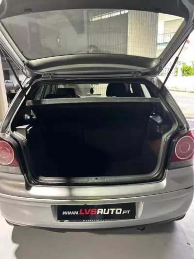 Volkswagen Polo 2009 - 6000 EUR, 189000 km - AUTO.MOTO.pt - 189000km - foto 8 de 21