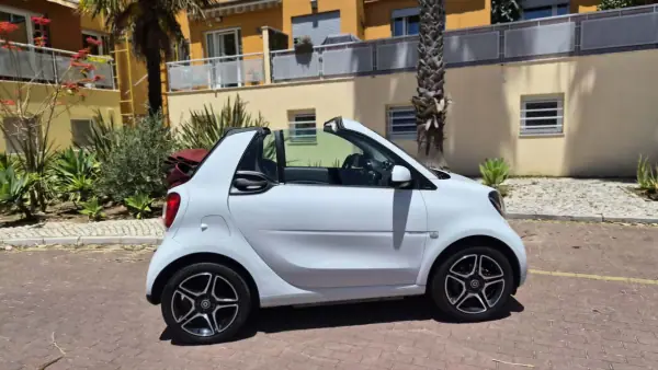 Smart Fortwo Cabrio 2017 - 14480 EUR, 62000 km - AUTO.MOTO.pt - 62000km - foto 2 de 14