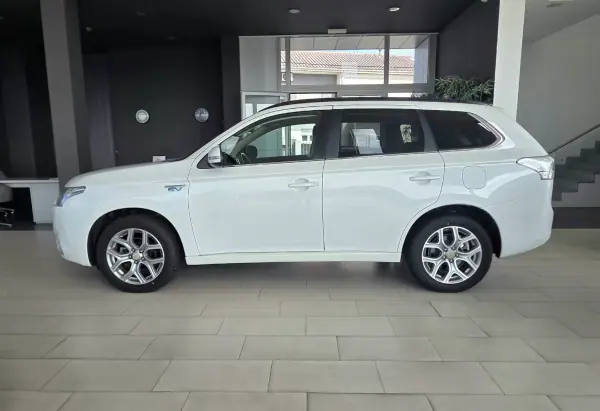 Mitsubishi Outlander 2015 — foto 3 de 31