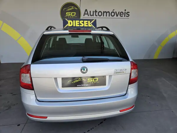 Skoda Octavia Break 2010 - 5950 EUR, 182000 km - AUTO.MOTO.pt - 182000km - foto 4 de 9